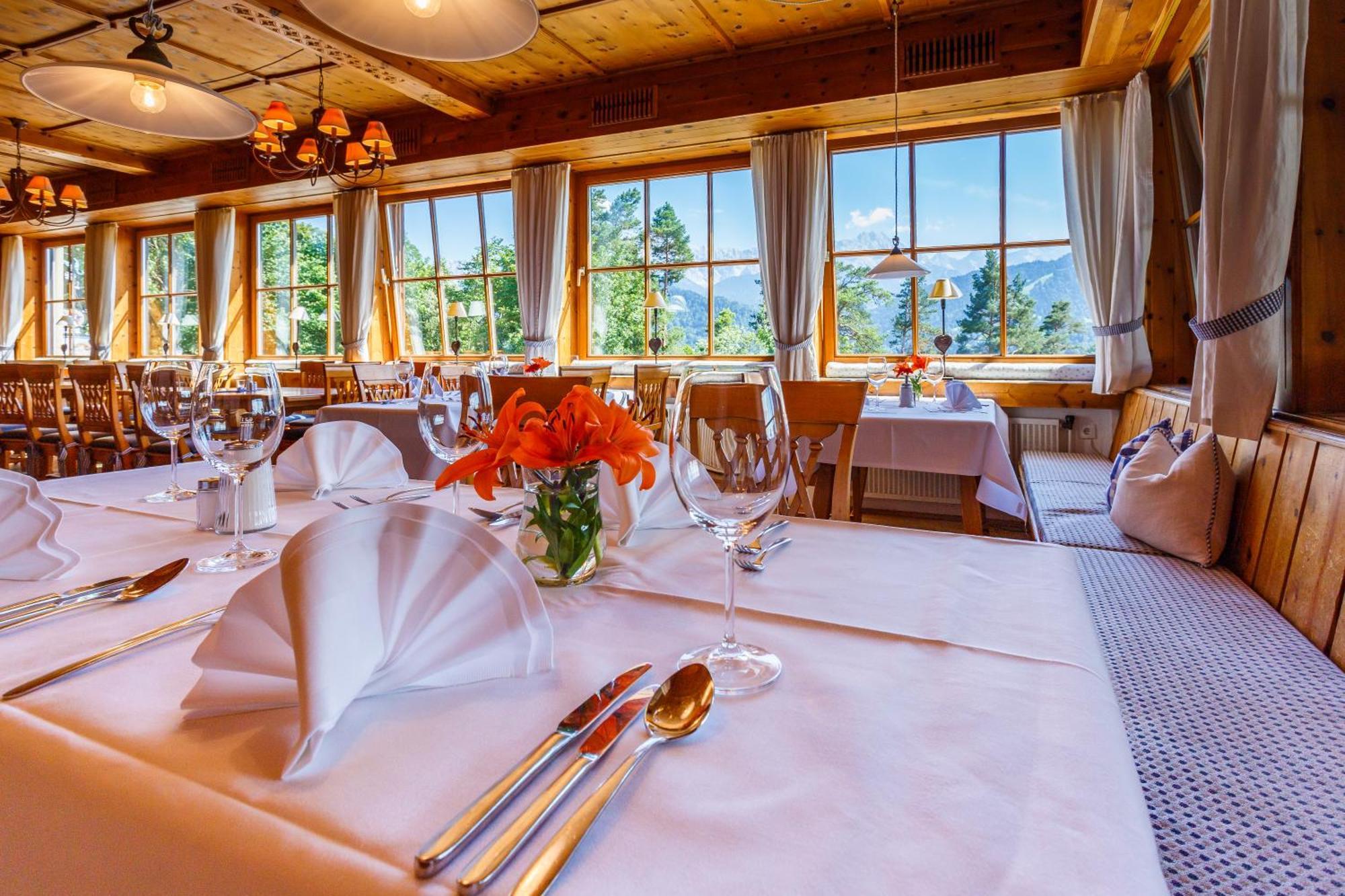 Landkomforthotel Panorama & Restaurant Bella Vista ガルミッシュ・パルテンキルヒェン エクステリア 写真