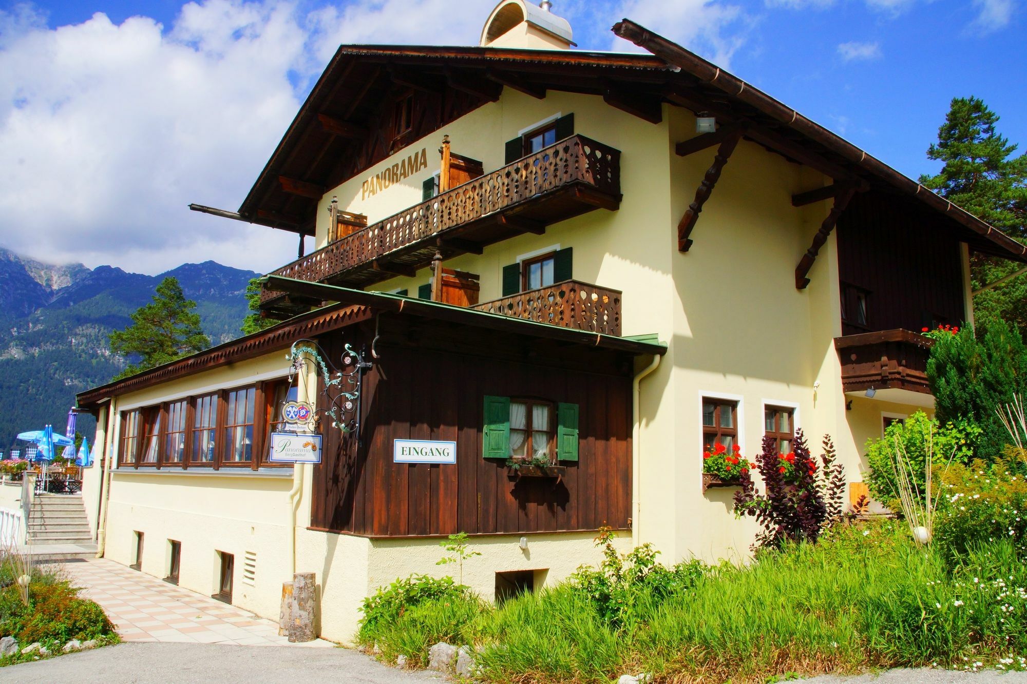 Landkomforthotel Panorama & Restaurant Bella Vista ガルミッシュ・パルテンキルヒェン エクステリア 写真